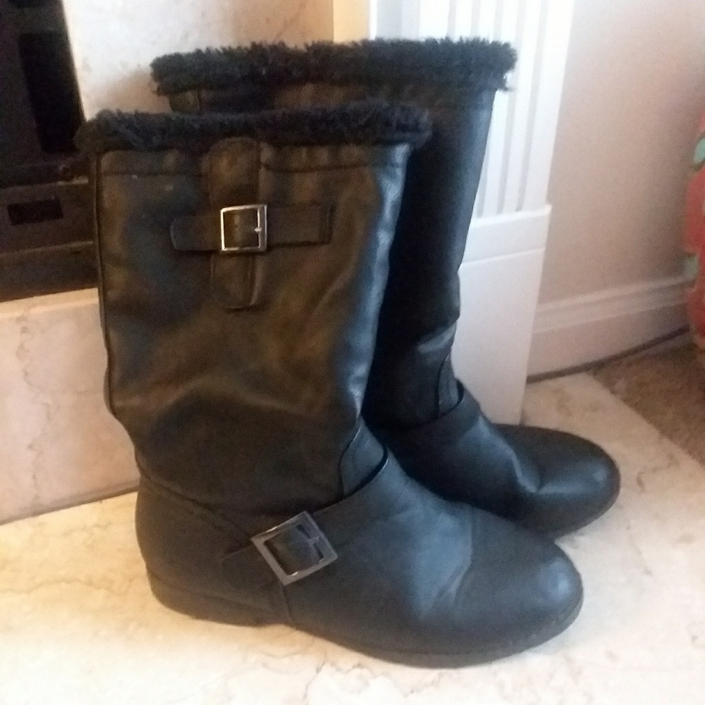 Comfy Size 7 Lined Black Boots